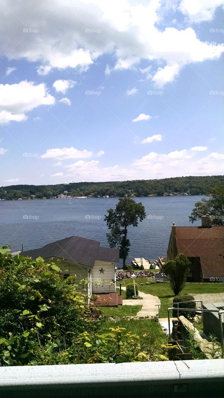 Lake Hopatcong. This is a picture of Lake Hopatcong in northern New Jersey. This is the largest lake in New Jersey