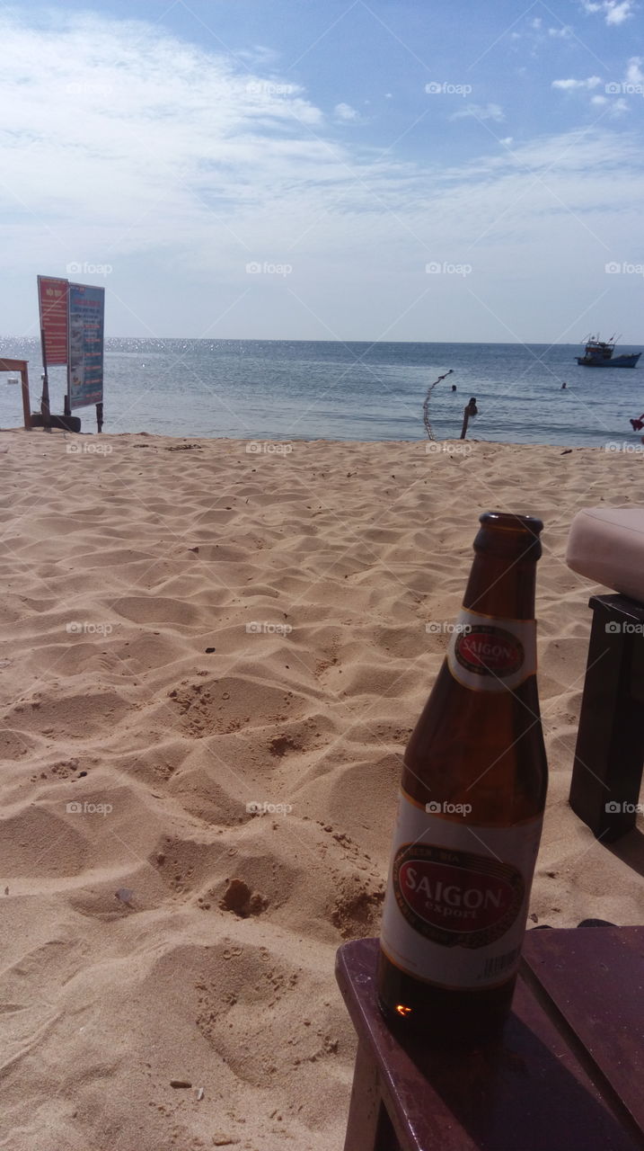 sun sand beer. What more do you need? Breaking away from the city rush and job stress. I wish life could stay like this, but unfortunately reality sets in and you have to go back to your job, back to your one bedroom apartment in the middle of a noisy city.