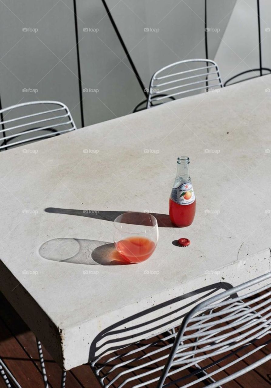 Restaurant/minimalist 