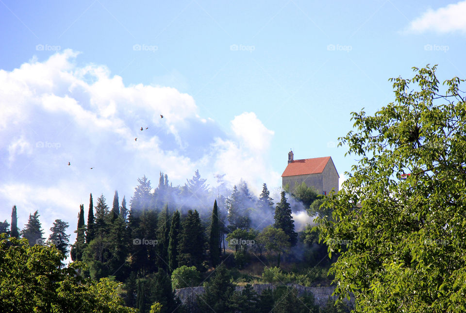 Whenever Alkar hits the middle of Alka, ring of 3,5 cm in diameter, a cannon placed on the mountain above sinj, shots.