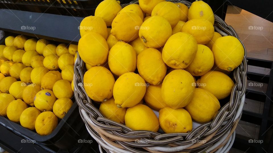 Basket of lemons.