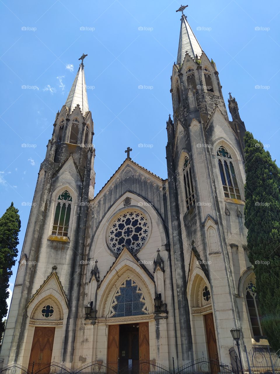 Igreja com características góticas no interior de São Paulo.