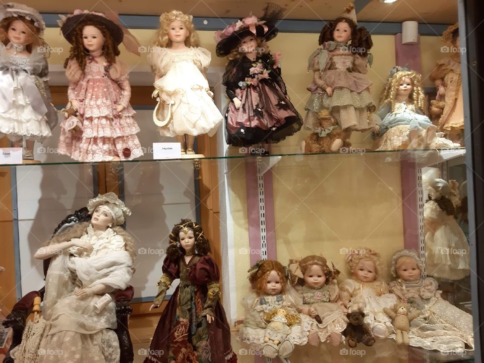 The magic world of dolls