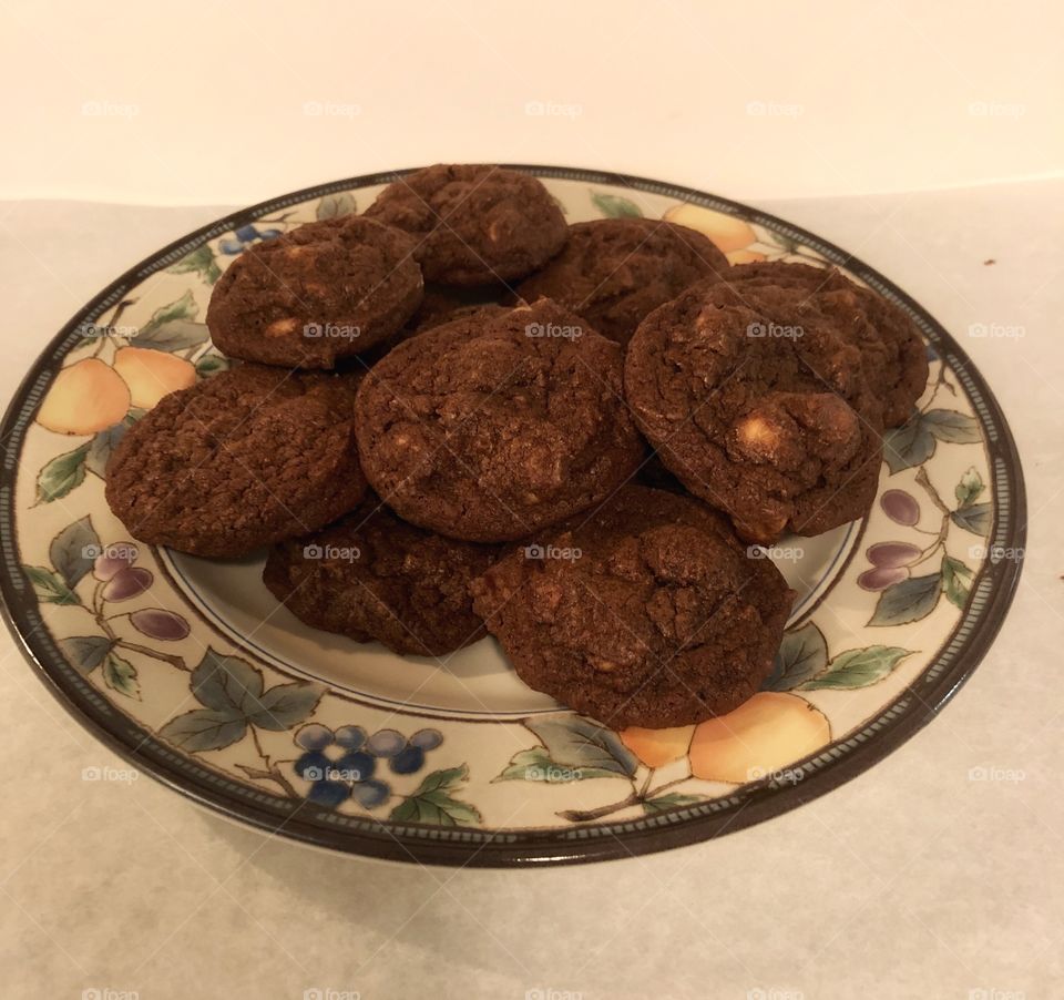 Plate of homemade chocolate peanut butter chip cookies 🍪
