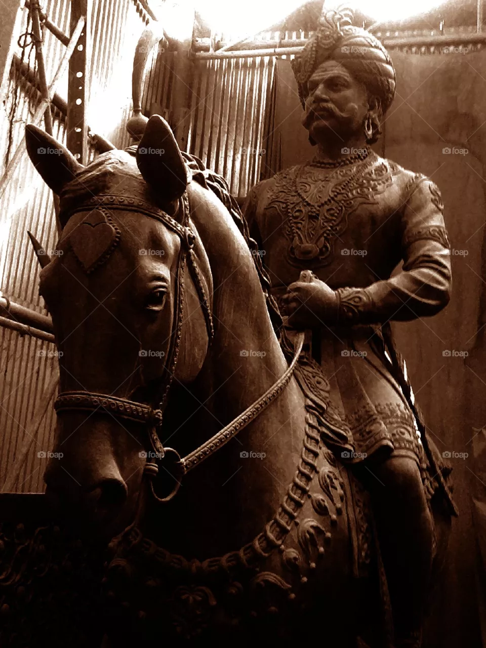 statue