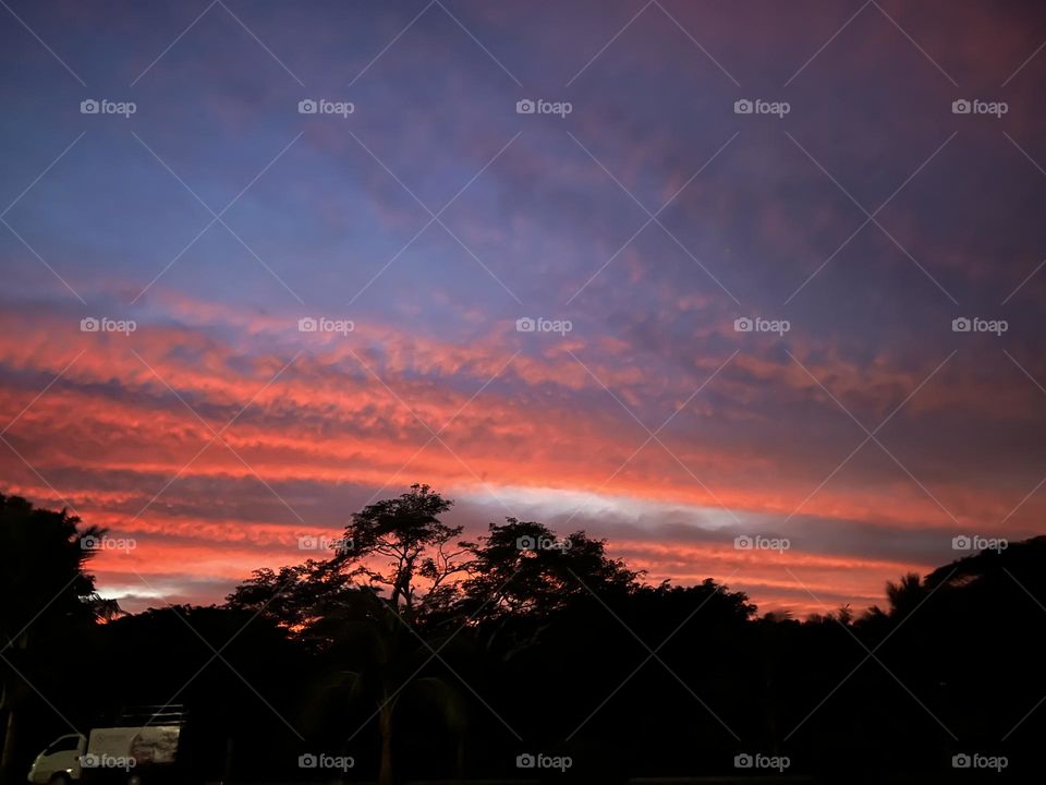 Hermoso atardecer y un gran paisaje 