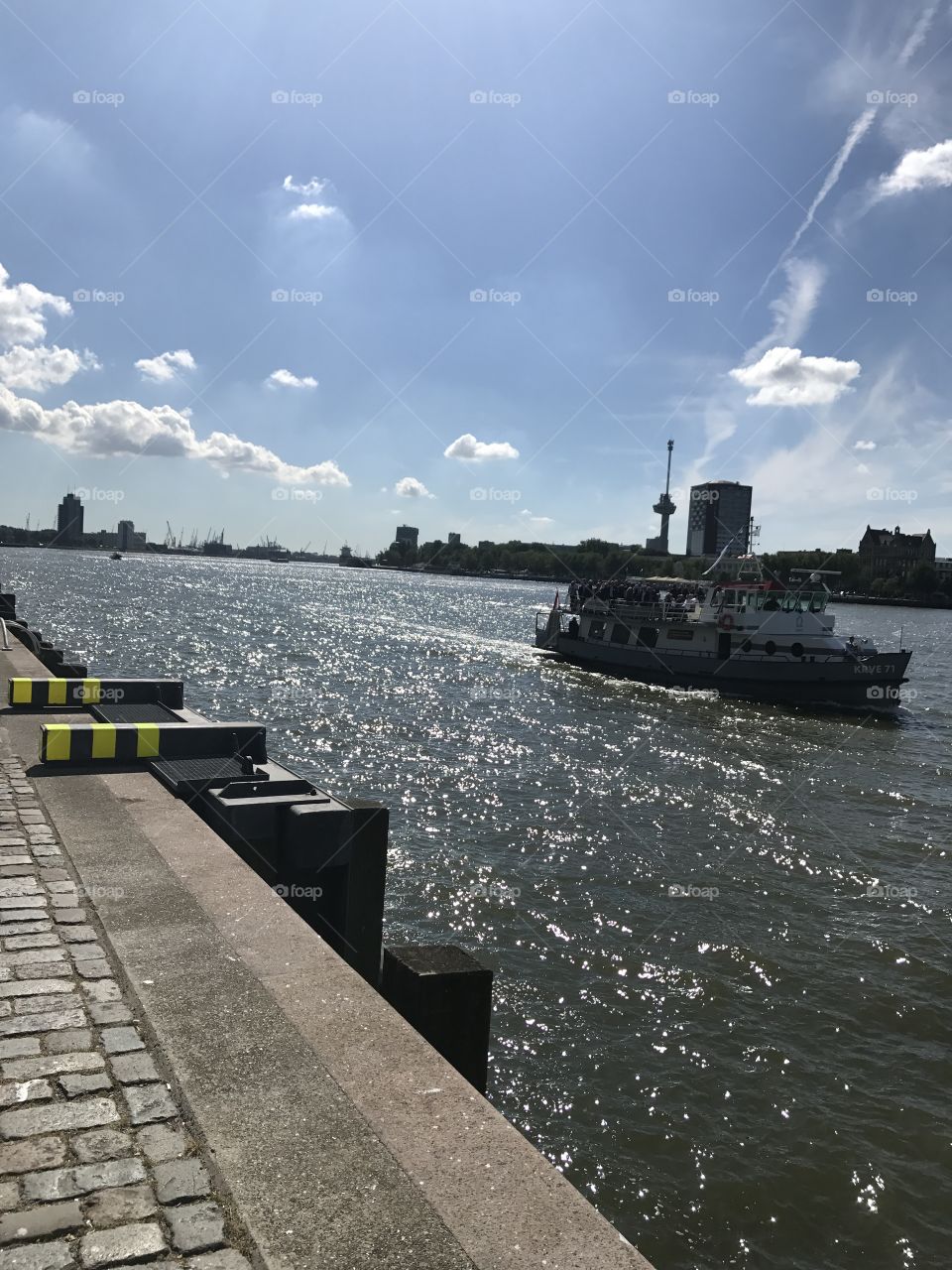 Tug
Water
Canal 
Rotterdam 
Dock