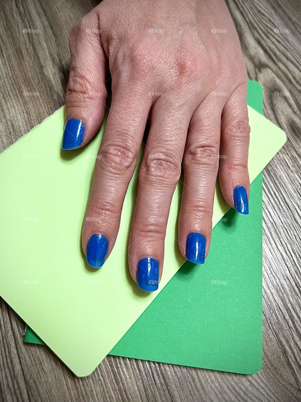 Bold blue manicure 