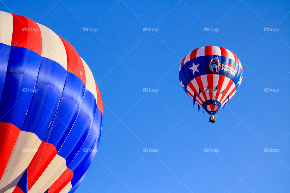 Labor Day balloon ride!!
Hot air balloons come out on holidays like this in Provo, I was very happy to get outside and capture this!!