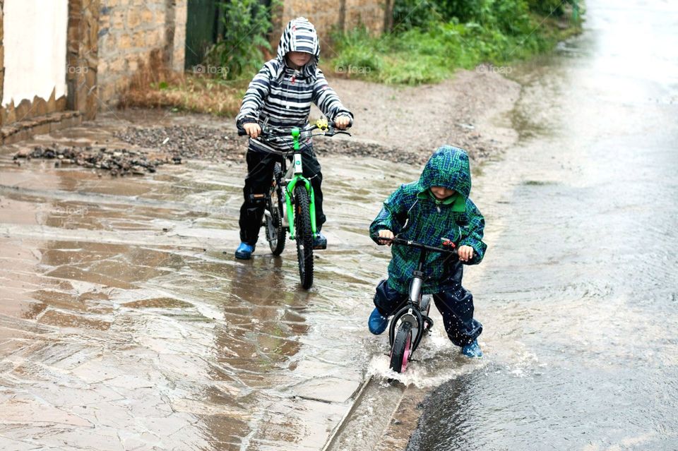 play on the rain with brother