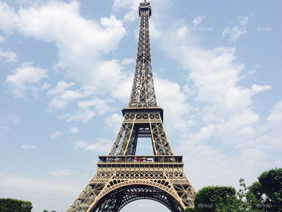 Another great photo of the beautiful Eiffel Tower in the summer morning! 