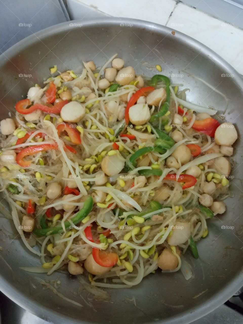 fry noodles with bean sprouts and fish ball