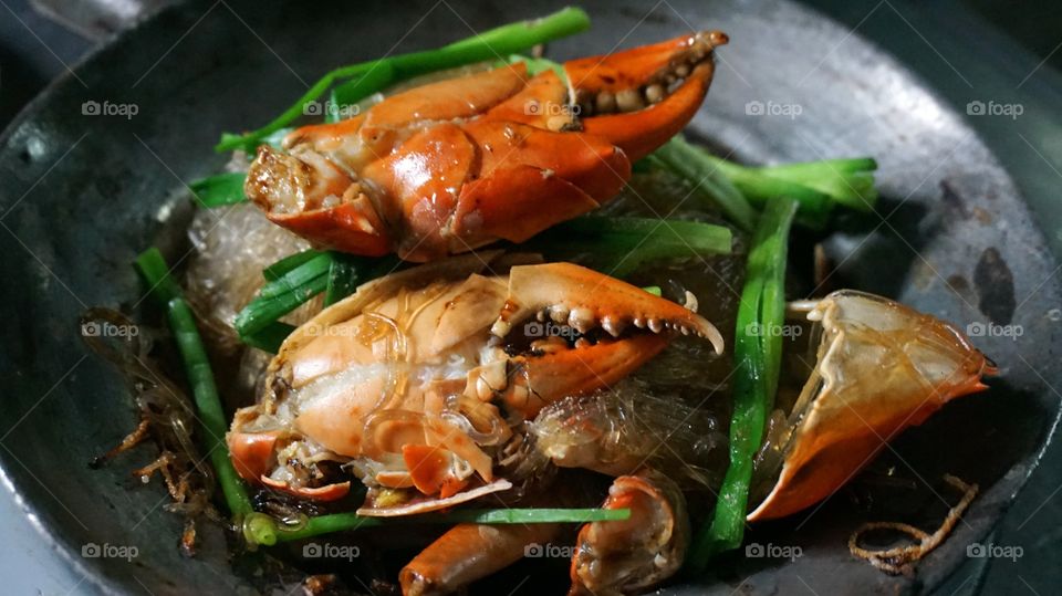 Serrated mud crab with glass noodles