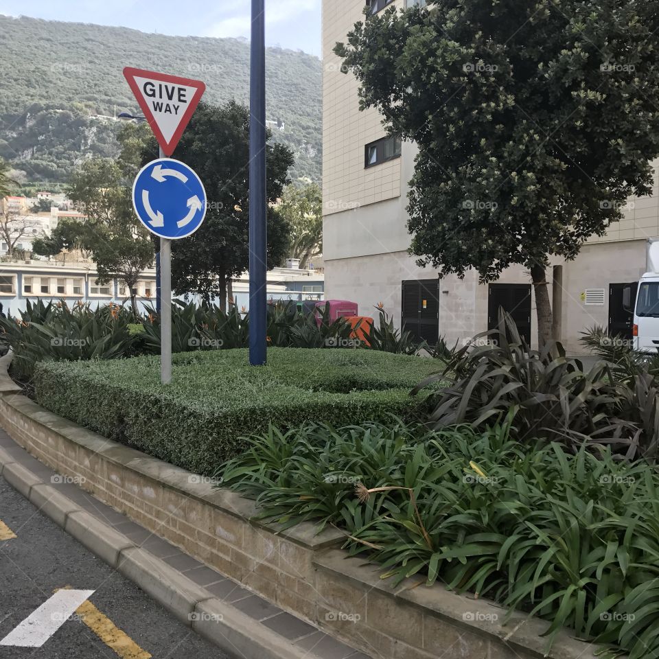 Sign-road-street-roundabout 