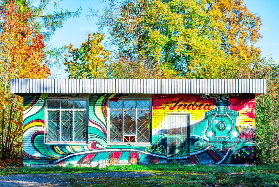 Colorful graffiti drawing on the wall 