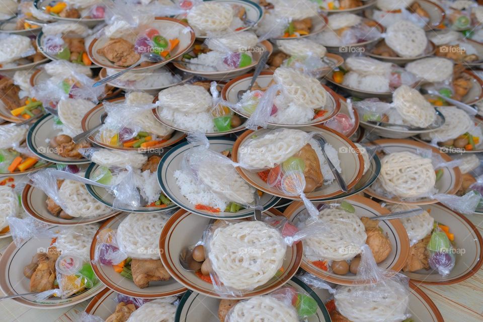 free meals for everyone for iftar provided by the mosque in Yogyakarta