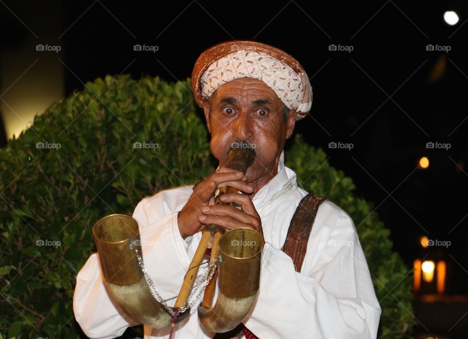 Musician in Cape Verde. Numa viagem a cabo verde deparei-me com este senhor a tocar este instrumento fantástico!