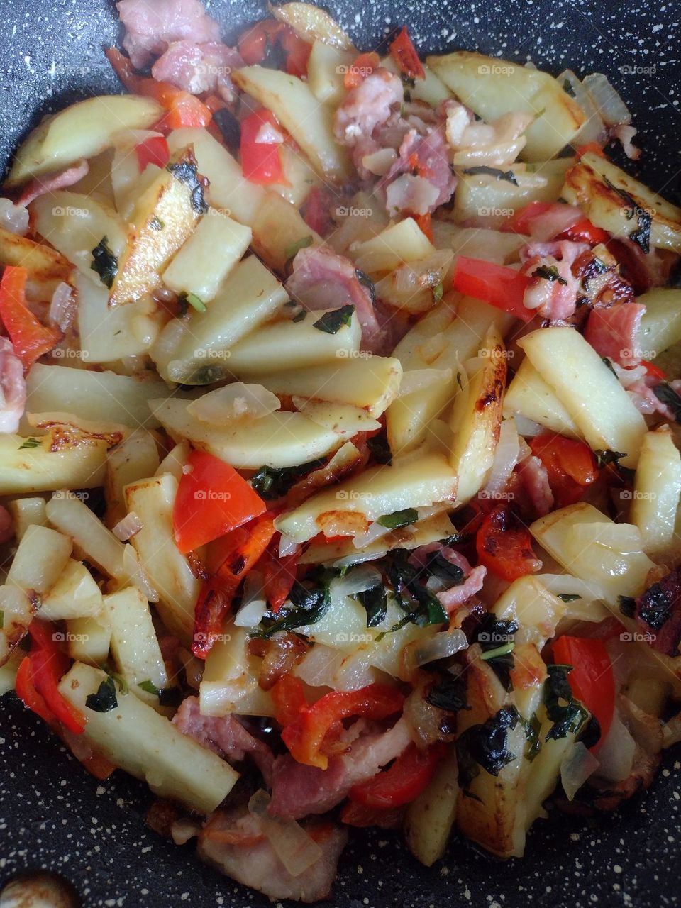 home food, vegetables in the pan