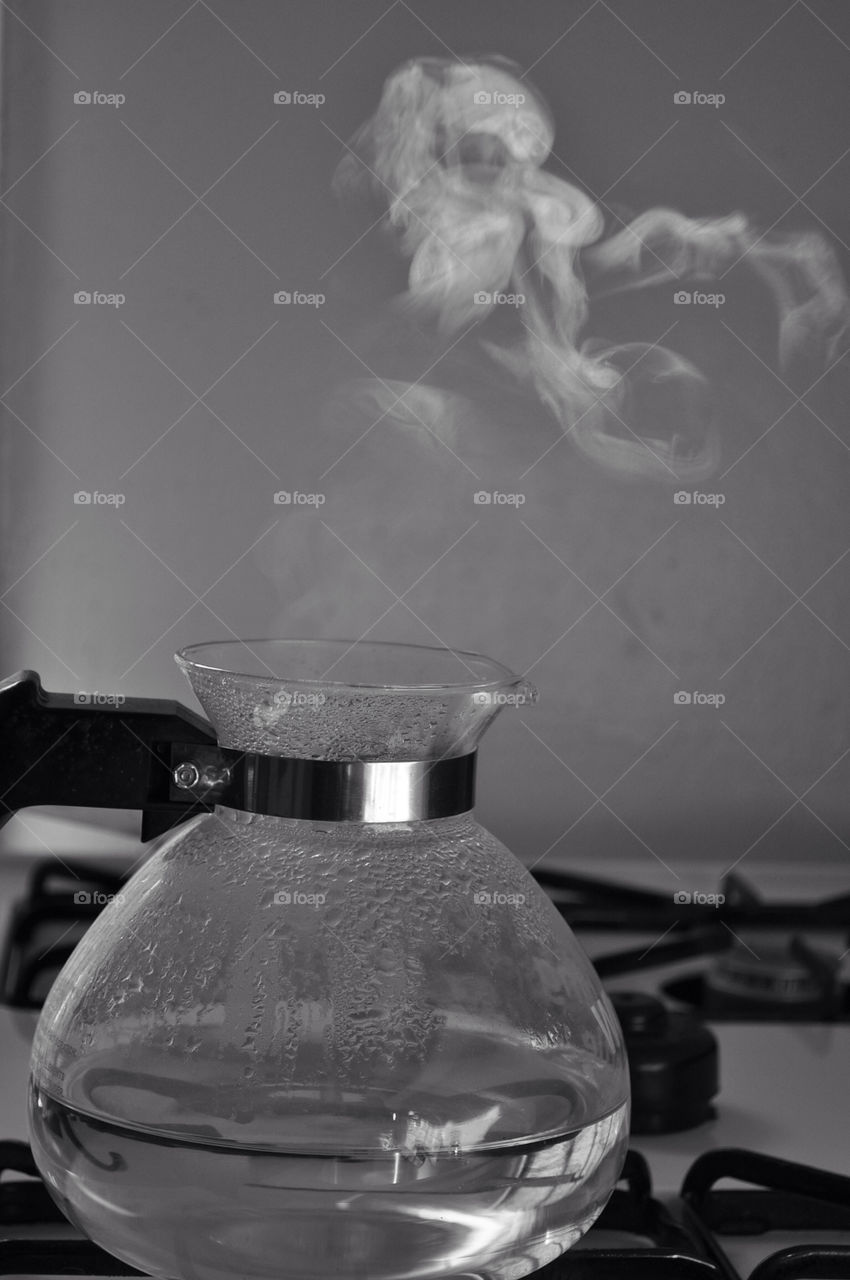 face steam black and white kettle by AymPhotoS