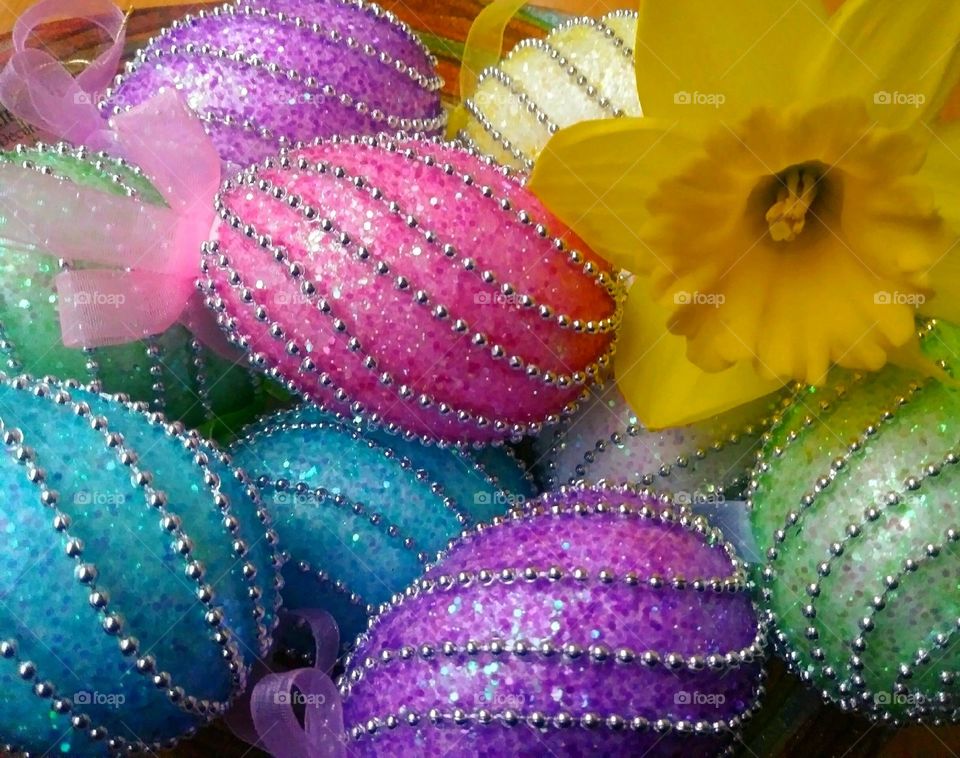 Decorative Easter eggs and a daffodil