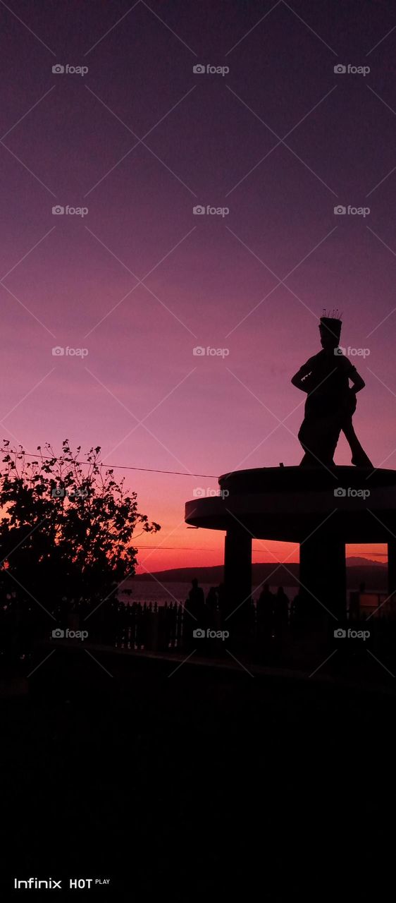 salah satu ikon gandrung yang ada di kota Banyuwangi sunrise of Java Banyuwangi saya melakukan nya dini hari tadi sebelum matahari terbenam