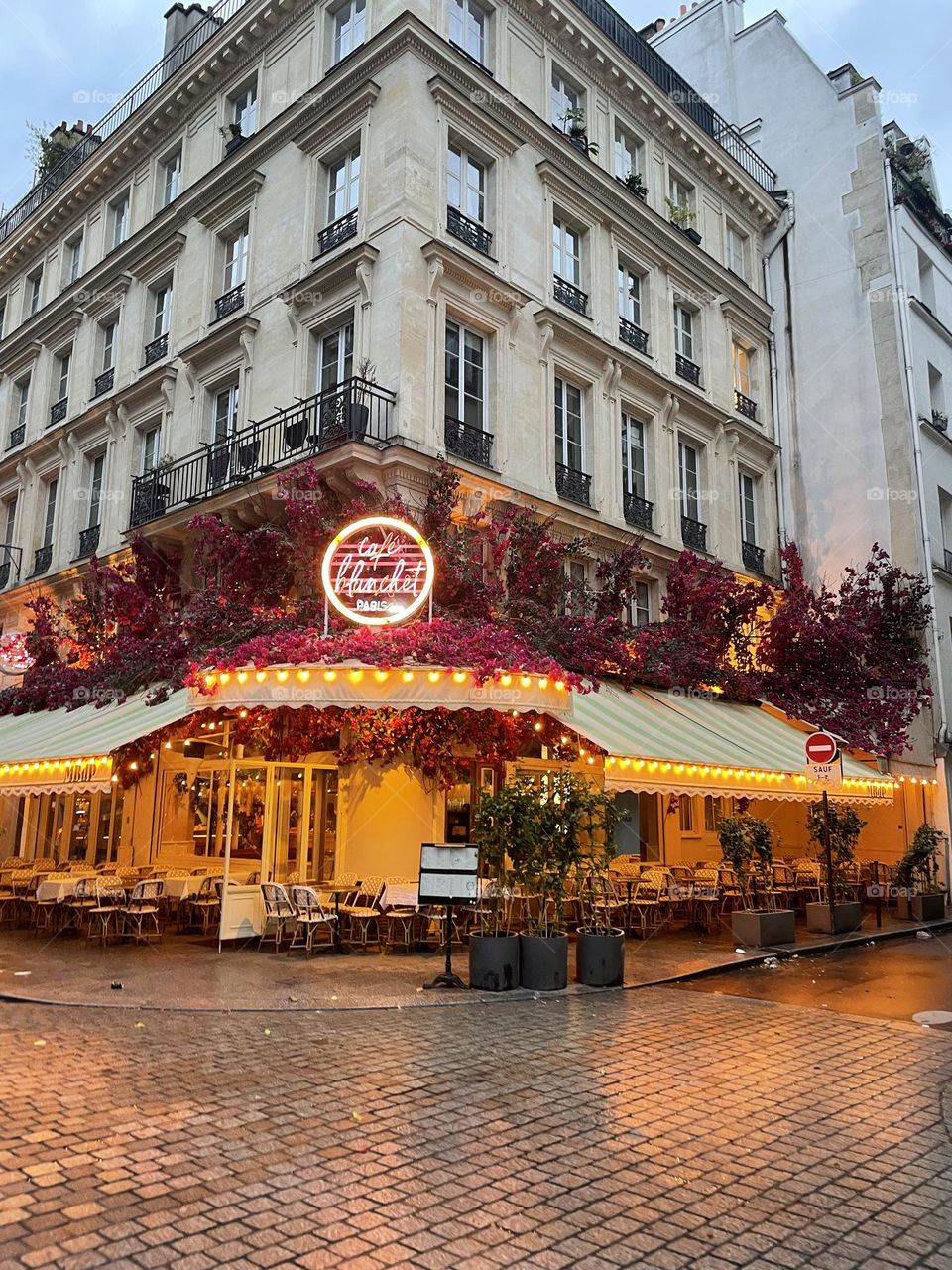 Café parisien à 6h du matin