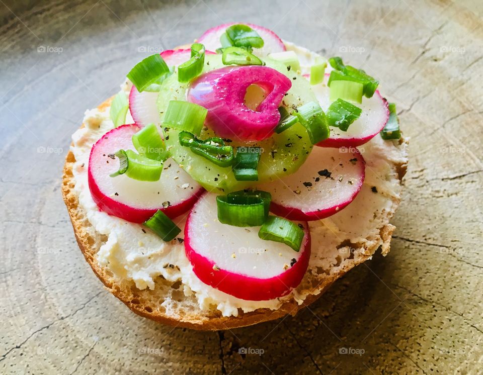 Open sandwich with vegetable