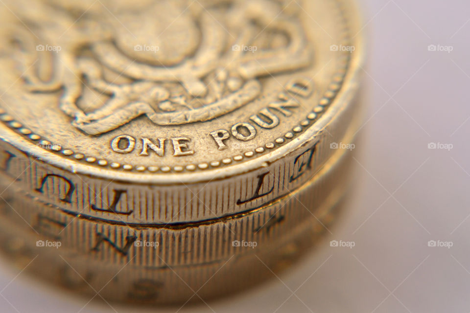 One pound coin macro