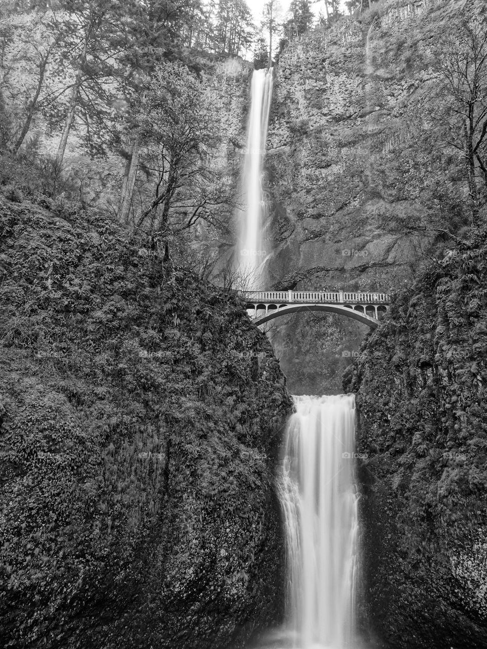 Oregon waterfall sightseeing on summer vacation 