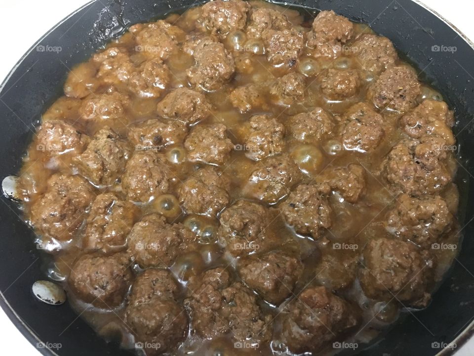 Meatballs in gravy sauce