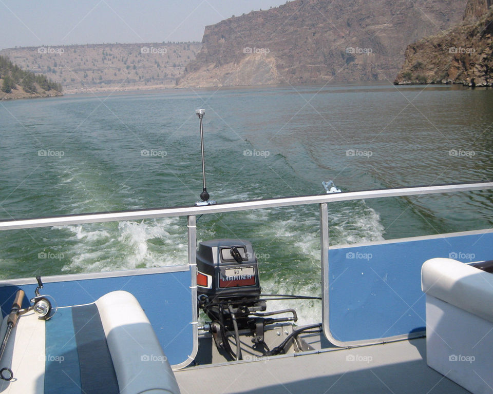 Boating. Lake Cruise