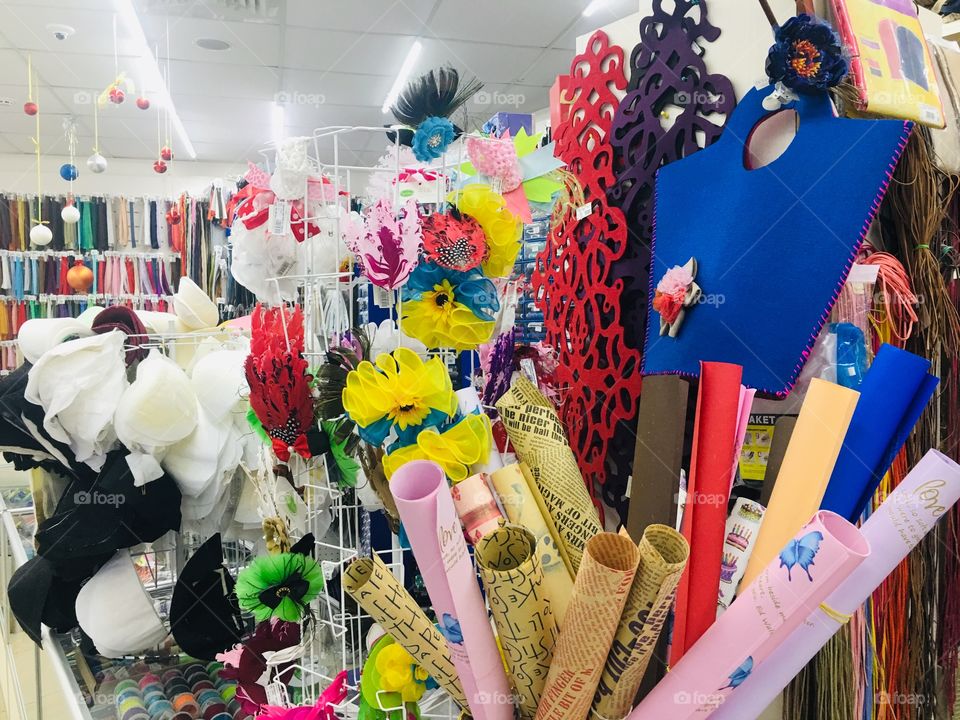 Магазин галантереи - это самый яркий представитель красок и оттенков
