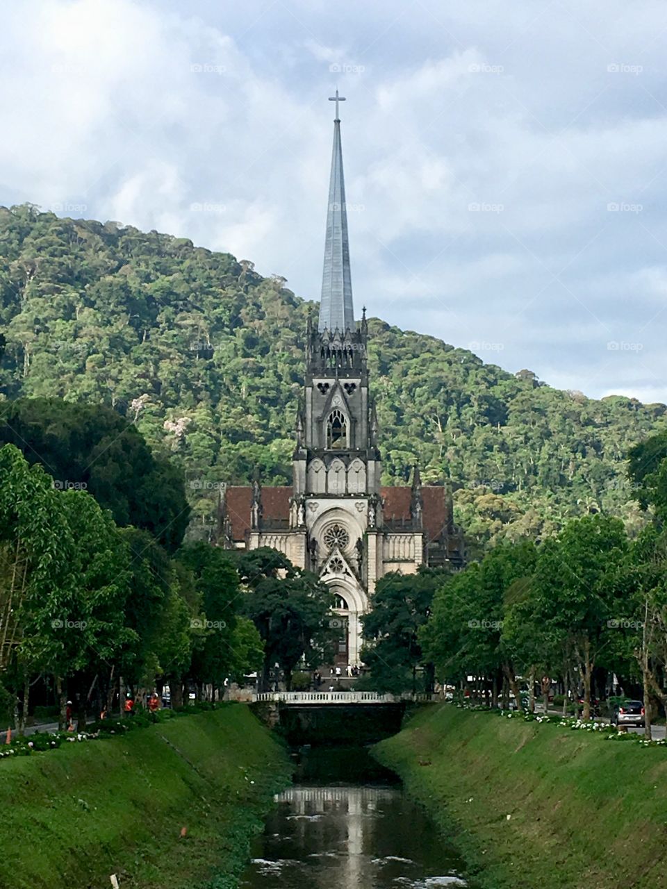 FOAP MISSIONS 馃嚭馃嚫 One of the coolest pictures of 2019 is here: St. Peter's Cathedral, overlooking the bottom of the Serra de Petr贸polis in Rio de Janeiro! / 馃嚙馃嚪Uma foto legal de 19: a Catedral de S茫o Pedro, com vista ao fundo da Serra de Petr贸polis (RJ).