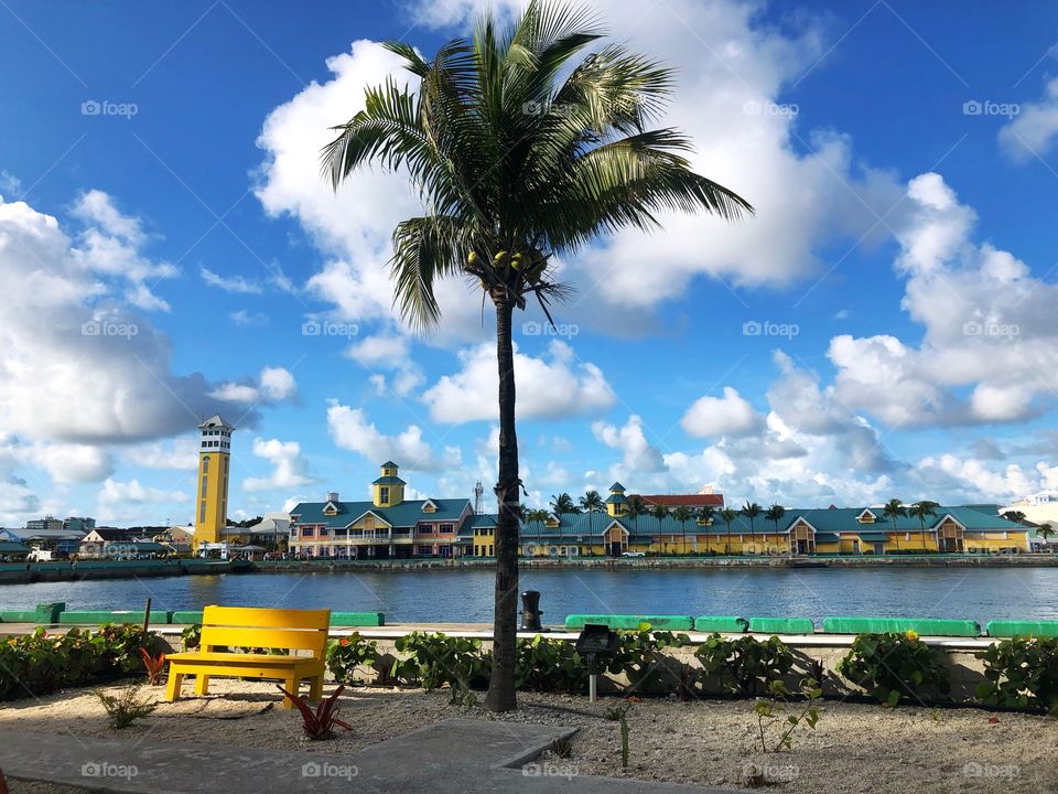 Beautiful ocean view, yellow beach to relax 