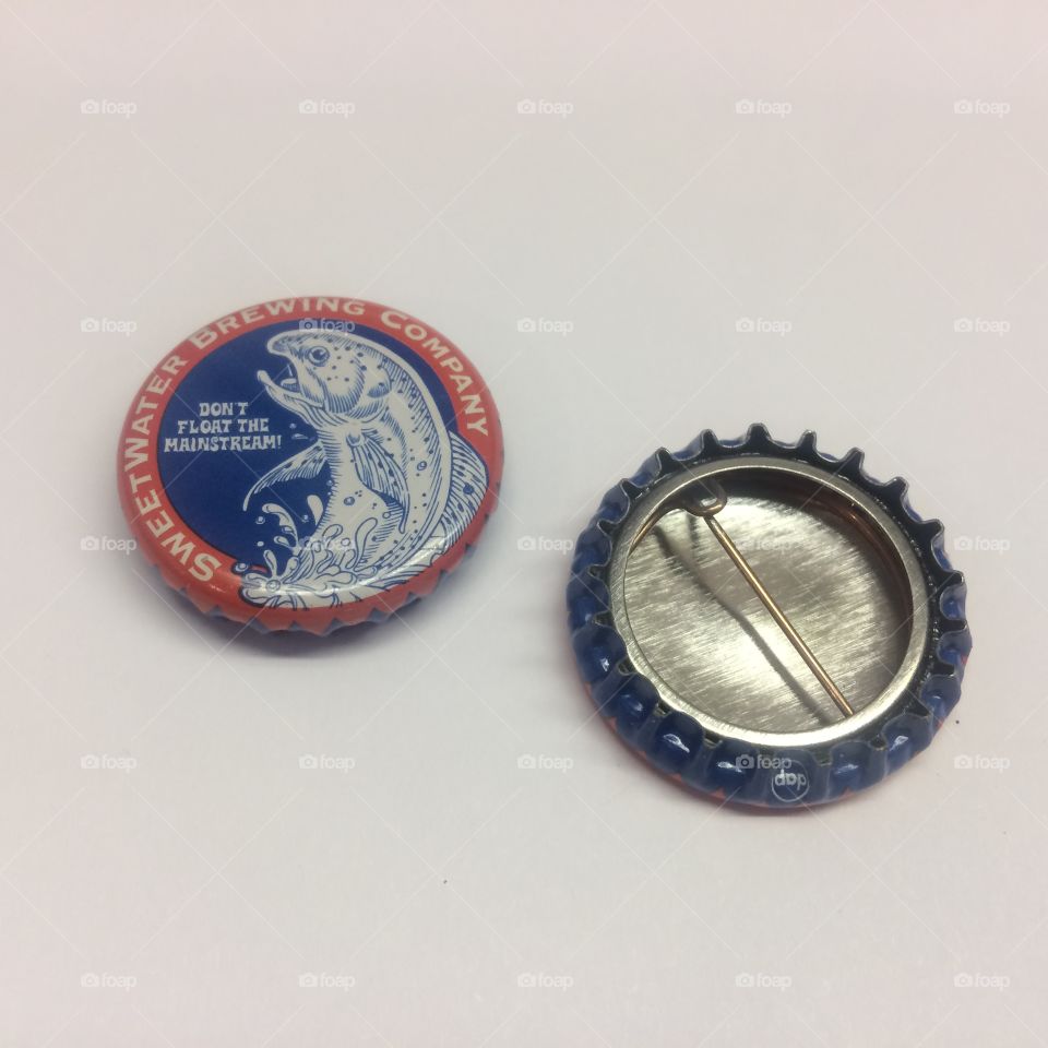 Sweetwater Brewing Company Bottle Cap Pins - Now Available! 
www.mkt.com/shoponline
#Sweetwater #sweetwaterbrewing #sweetwaterbeer #cap #pin #bottlecappin #bottlecapbutton #beer #drinkmorebeer @sweetwaterbrew 🍻 #Cheers 
