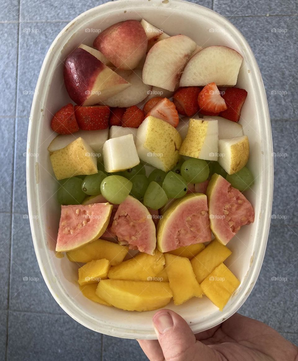 Deliciosas frutas para adocicar nossa vida: hoje com pêssego, morango, pêra, uva, goiaba e manga.

Sempre saudáveis e saborosas, nos ajudam a saciar a fome e refrescar nosso verão.