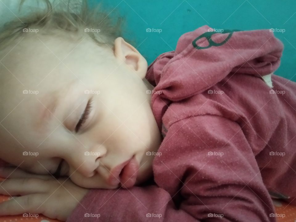 criança dormindo