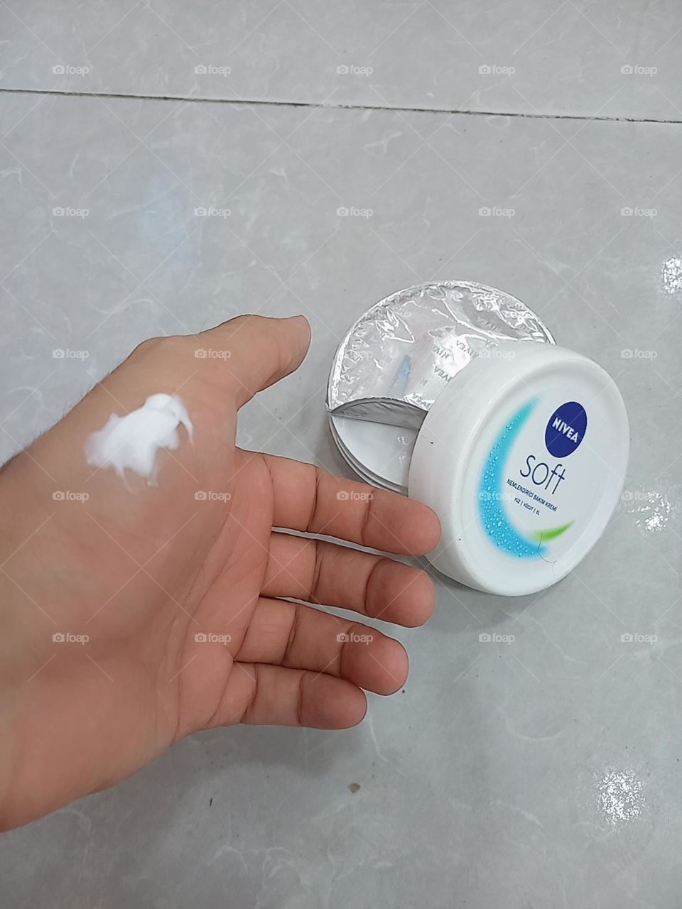 touch Nivea soft cream