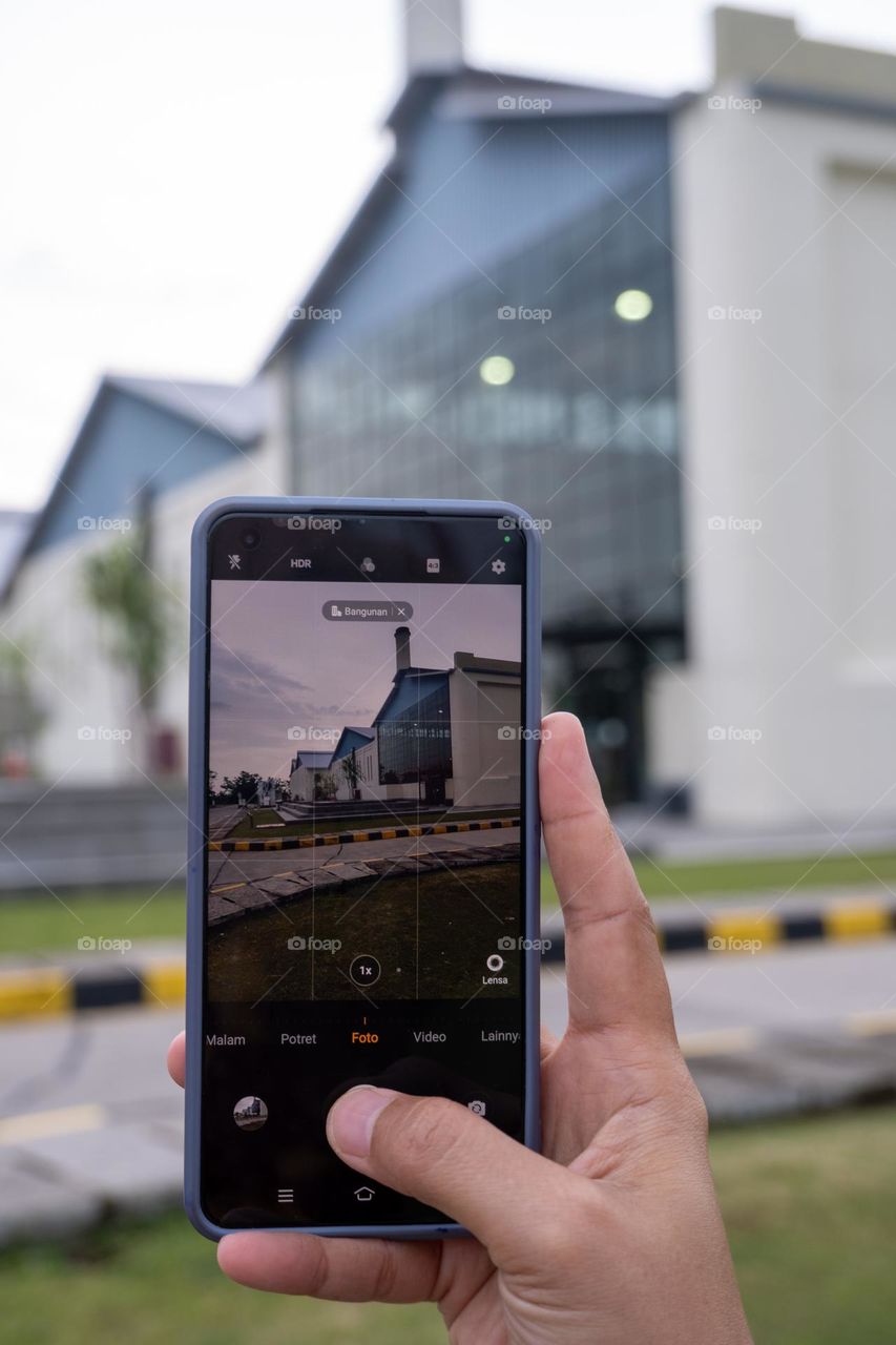 take pictures of buildings with smartphone