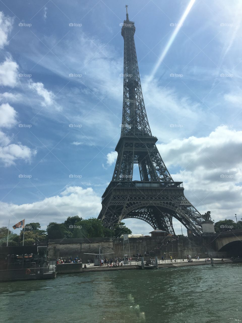 Cruising the Seine 
