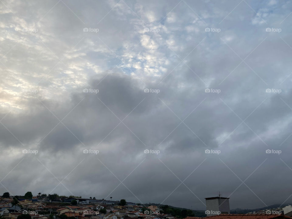 🌄🇺🇸 An extremely rain dawn in Bragança Paulista, interior of Brazil. Cheer the nature! / 🇧🇷 Um amanhecer extremamente nublado em Bragança Paulista, interior do Brasil. Viva a natureza! 
