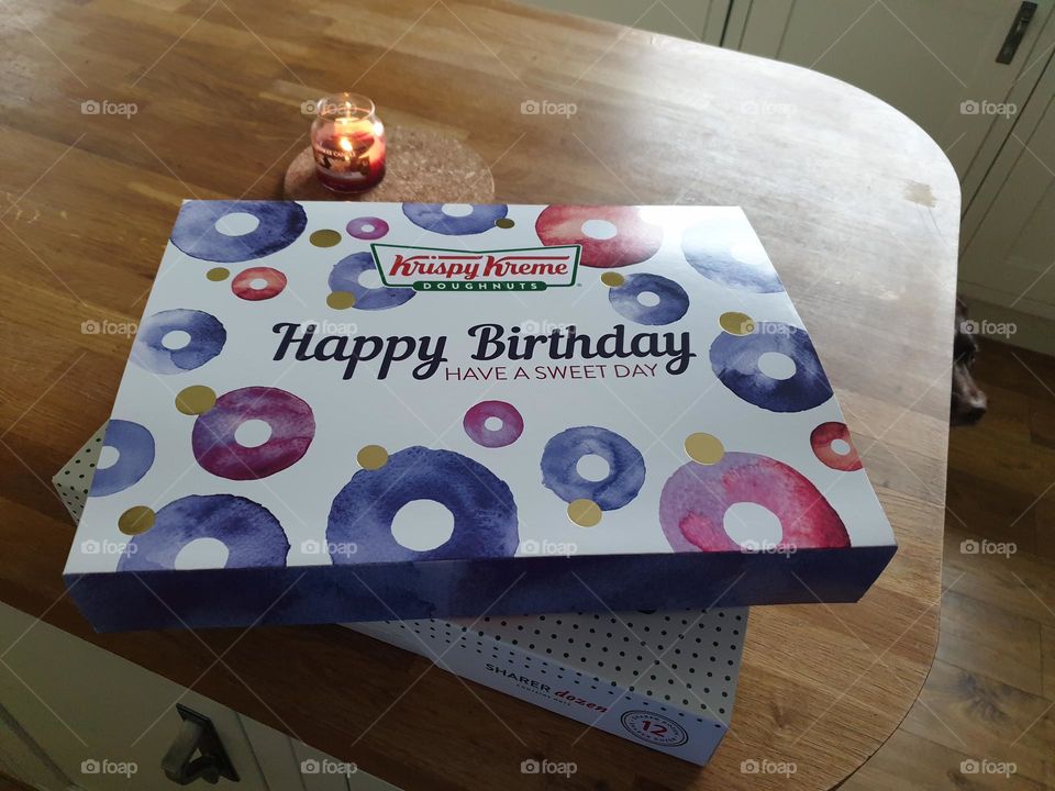 dounghnut circles printed on the packet