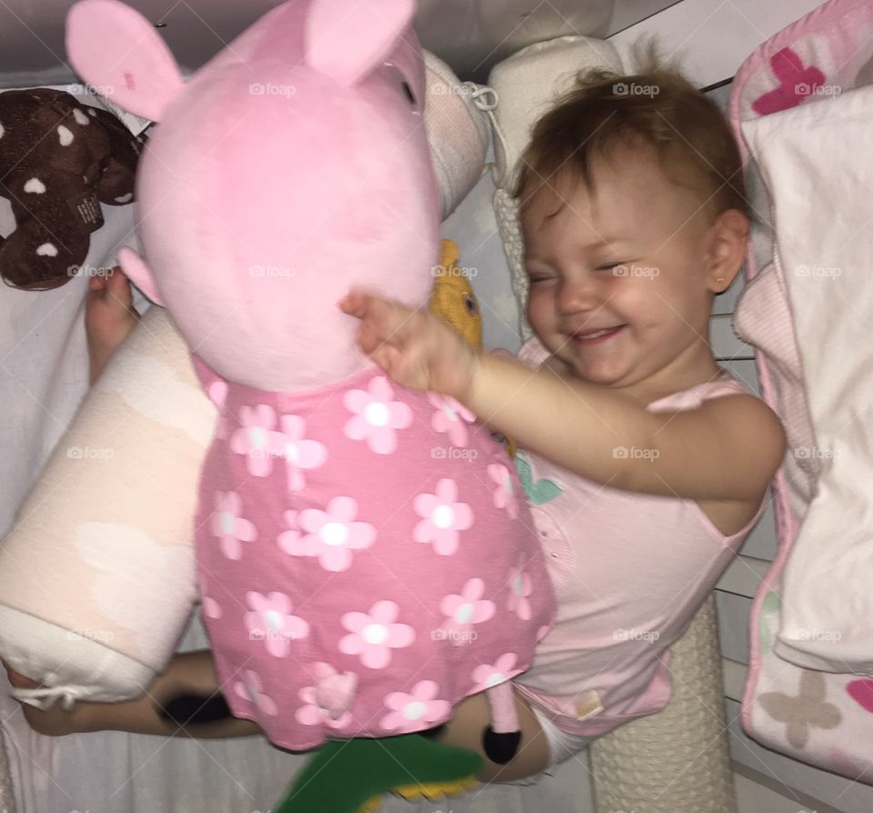 Peppa Pig de Pijama para Pig Baby em processo de “acordamento”. Presente da Tia-Madrinha Lu!