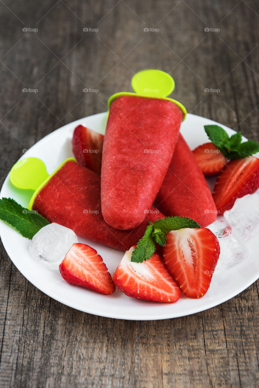 Homemade strawberry ice cream 