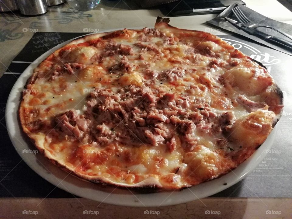 Pizza de atún
