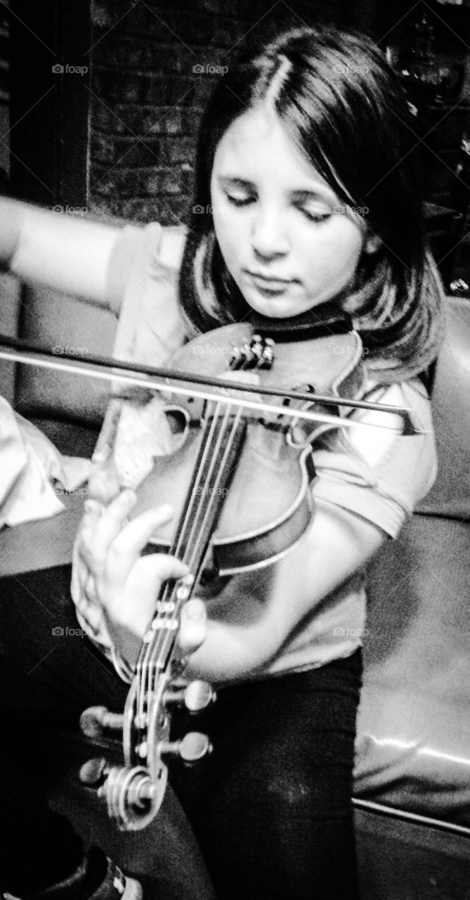 Playing the violin 