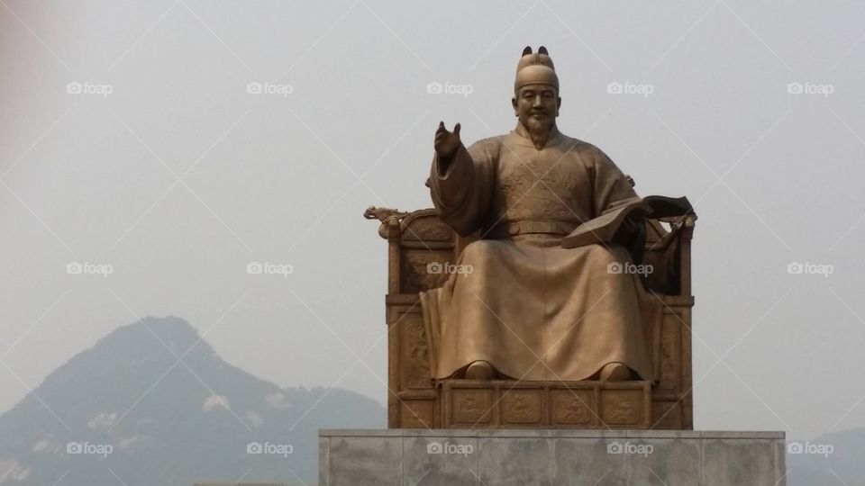 Statue of King Sejong the Great (raw)