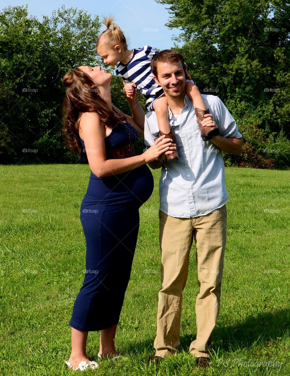 Happy couple with her daughter