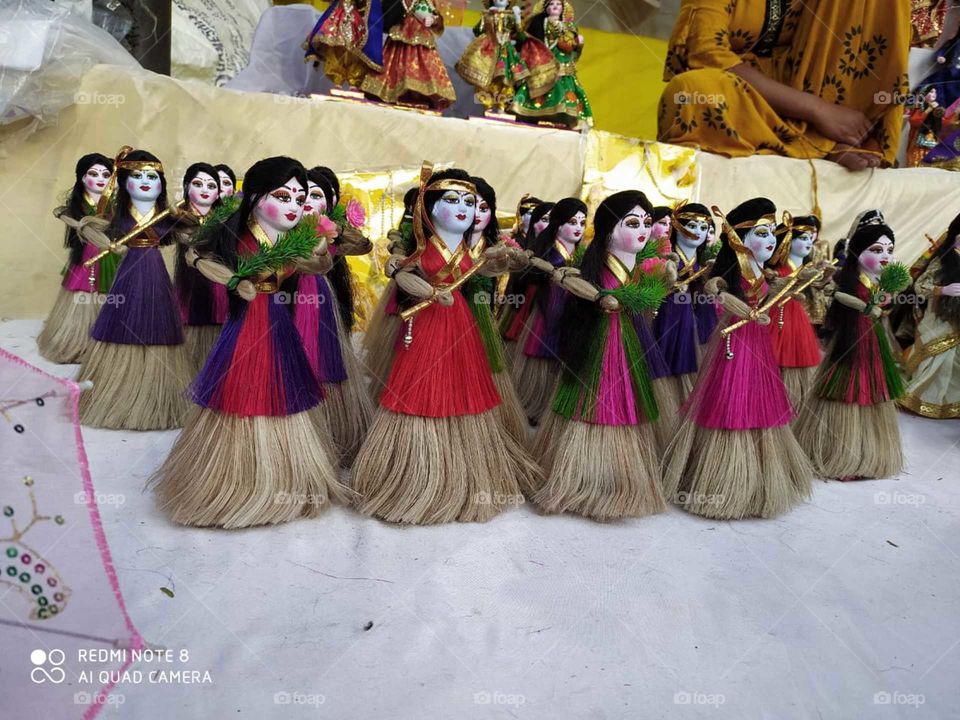 Rajasthani culture dates back to the time when Rajasthan was the abode of the kings. Rajasthani culture and tradition have attracted people to explore the beautiful state, not just from India, but abroad as well. Vibrant, opulent, and mesmerisingly.