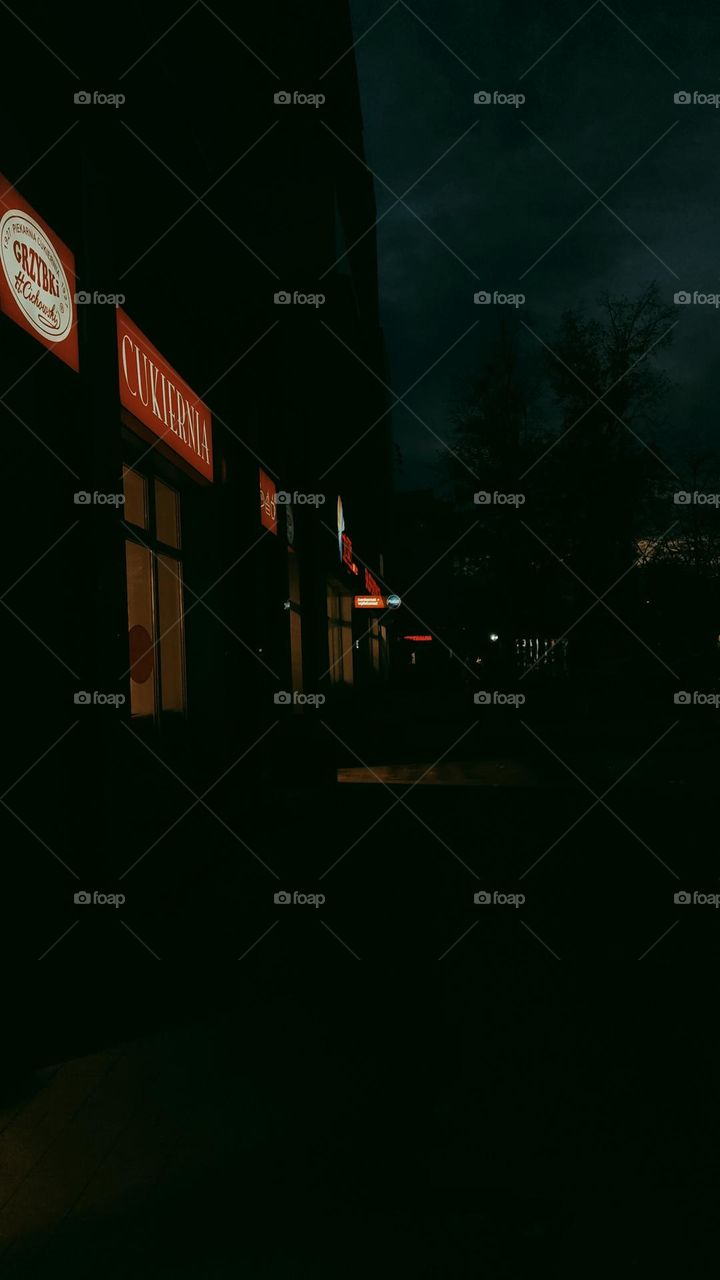 I love warm lighting in the windows of various shops, bakeries. you can go and eat a croissant with tea or coffee in the circle of the company or best friend or girlfriend